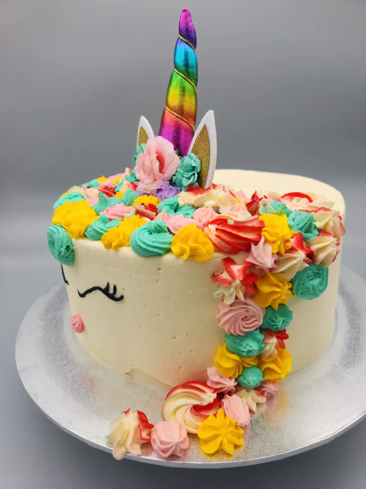 Unicorn cake with rainbow mane