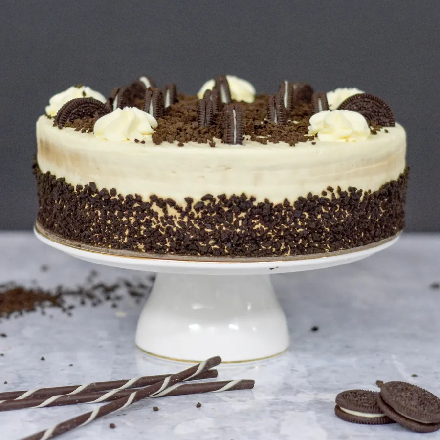 Cookies 'n' Cream Torte, sponge layers with cookies and cream filling